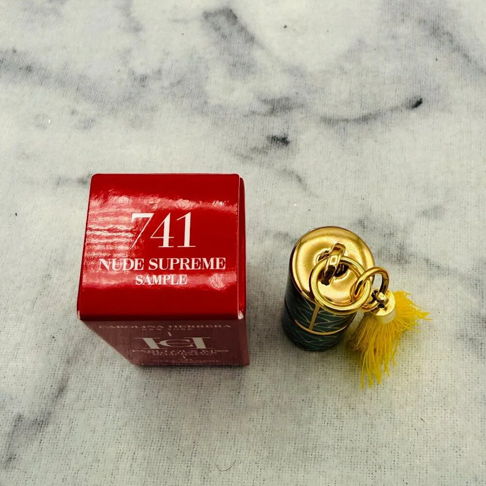 Carolina Herrera Beauty Gift Set-Red Pouch, Good Girl,Lipstick,Mirror-4pc-NEW